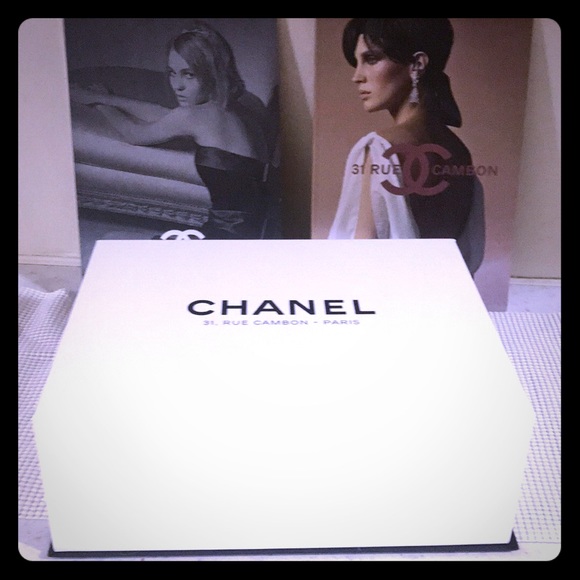 CHANEL Handbags - Chanel Rue Gift Box - Purse/Bag Box